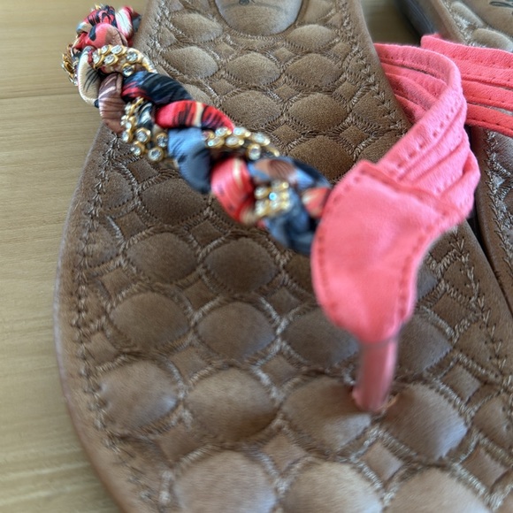 SECRET CELEBRITY WOMENS STRAPPY EMBELLISHED COMFORT SANDALS SIZE  9 FLIP FLOPS - Picture 9 of 12